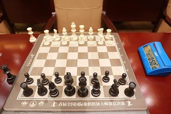 象棋巅峰对决，激烈角逐高手云集，赛事掀起热潮