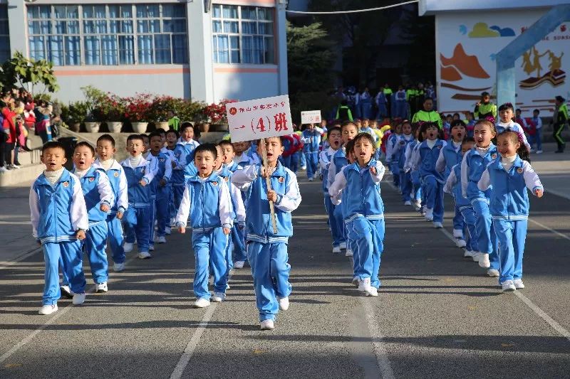 得荣县小学创新项目，引领教育未来，培育明日之星