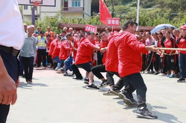 莫洛村的新领导，引领村庄走向繁荣进步的先锋之路